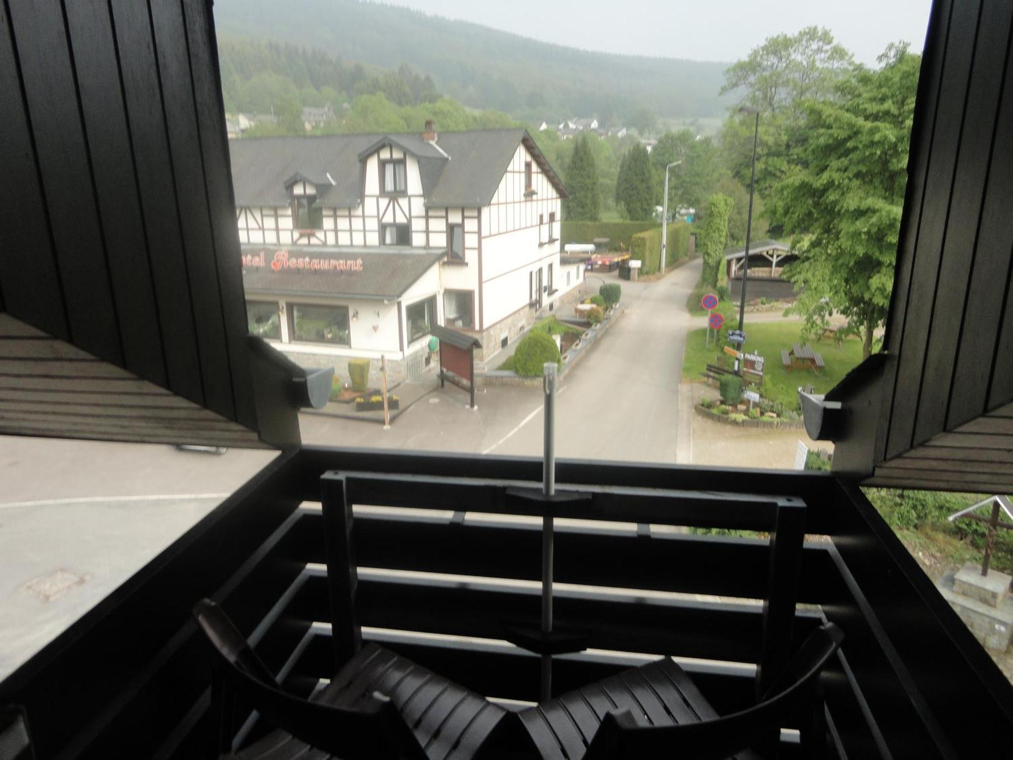 Hotel Val De La Cascade Ставело Екстериор снимка